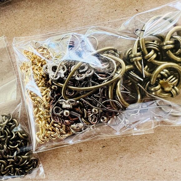 Over 10 bundles of Jewelry Making Supplies - Picture 13 of 13
